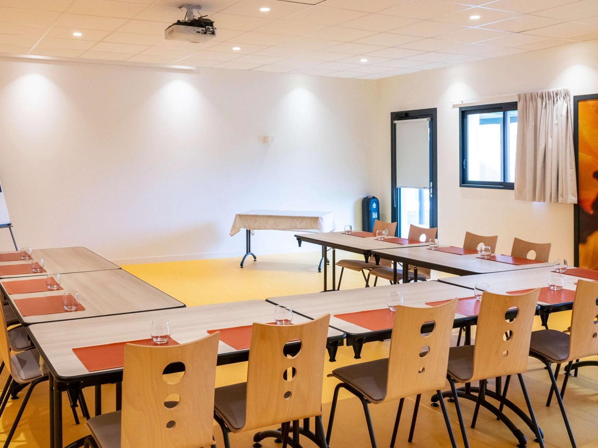 ibis Styles Fougeres Hotel Beaucé Eksteriør billede
